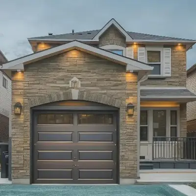 Classic & Luxury Private Detached Entire Home with Free WI-FI & T.V