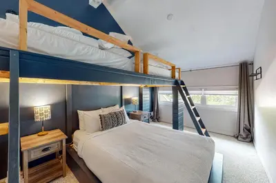 a bedroom with two bunk beds in a room at Wintergreen 126 in Blue Mountains