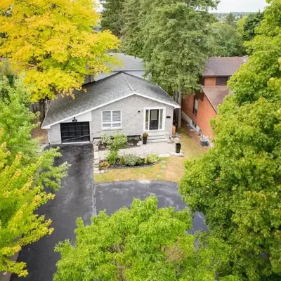 Furnished Family Home near Toronto - Great Location Game Room - Backyard - Parking & Self Checkin