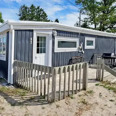 Main Beach River Retreat - Wasaga Beach 1 - Main Strip - 93 Mosley St