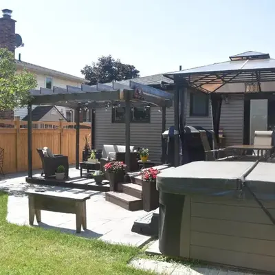 Cozy Suite with HOT TUB & Highspeed Internet