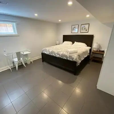 Yonge and Finch Subway !R Spacious & Stylish Prvt Bdr with Shared Bathroom