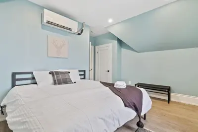 Gallery image of Luxury Contemporary Condo in Downtown Collingwood 97044 in Collingwood