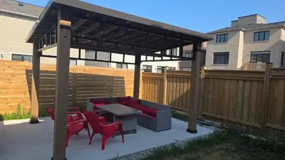 Gallery image of PARADISE VILLa Bowmanville in Bowmanville