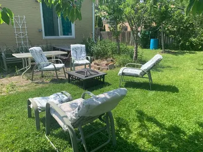 a group of chairs and a table in a yard at Mama Gol in Richmond Hill