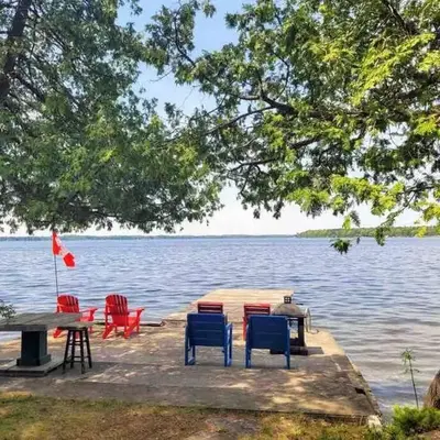 Rustic Pines Waterfront Cottage *CLEAR WATER*