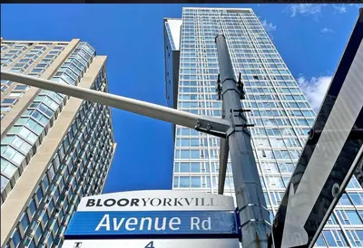 a street sign in front of two tall buildings at Traveller home in centre Toronto in Toronto