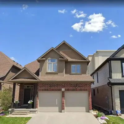 Executive House easy access to Kitchener-Waterloo