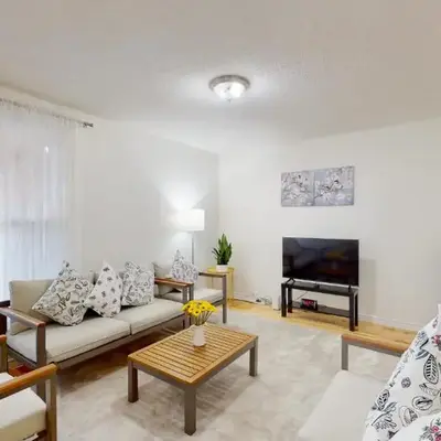 3-Bed 3-Bath Cozy Vacation House in Ajax