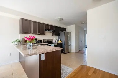 a kitchen with a counter top in a room at GlobalStay 3 Bedroom Townhouse Near Niagara Falls Brock University in Thorold