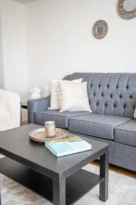 a living room with a couch and a coffee table at GlobalStay 3 Bedroom Townhouse Near Niagara Falls Brock University in Thorold