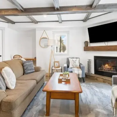 Collingwood Chalet Near Blue Mountain Slopes 39A