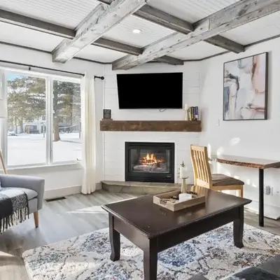 Collingwood Chalet Near Blue Mountain Slopes 39B