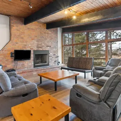 3 Level Ski Chalet 7BR w Deck